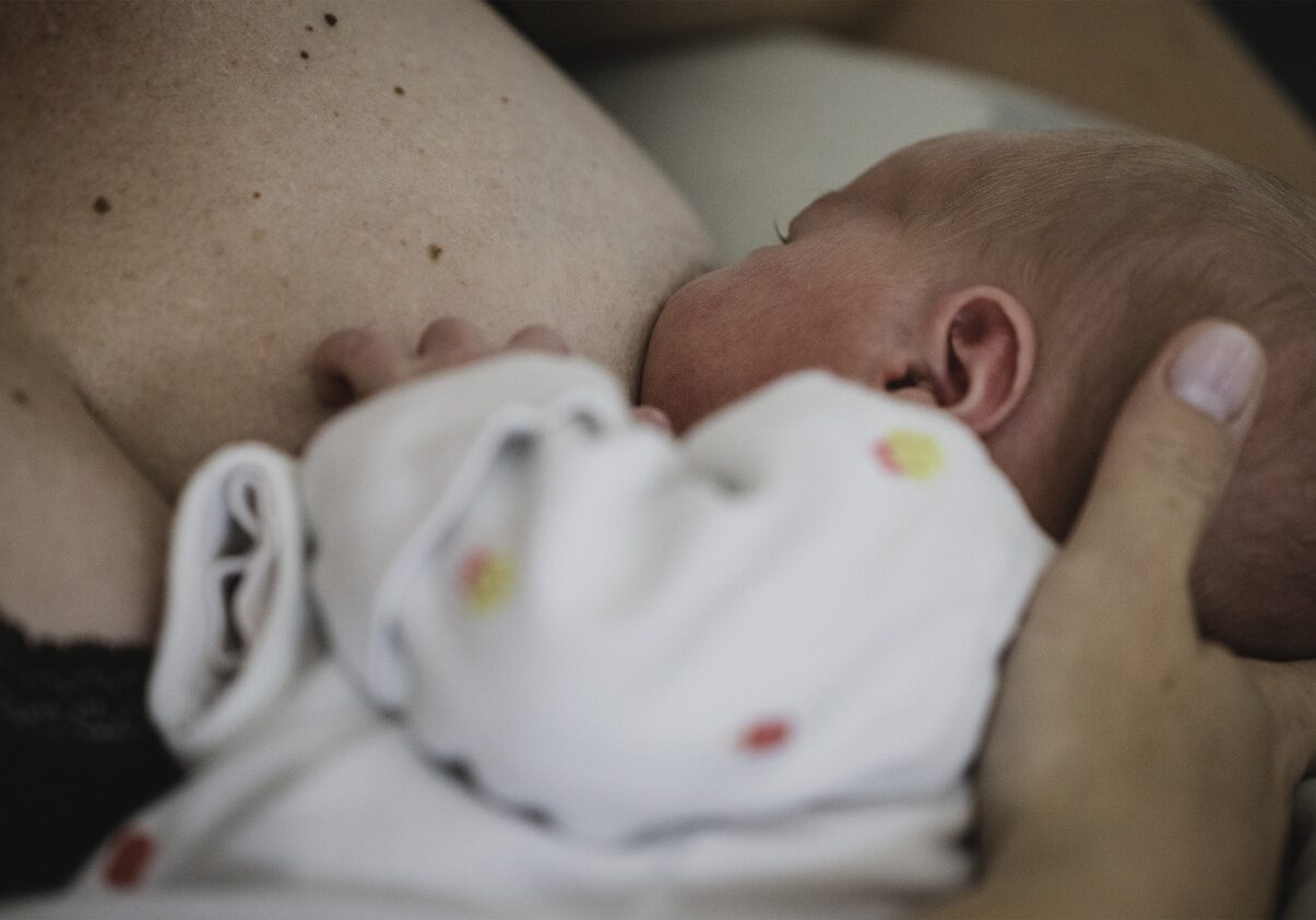 alexandra_benone_hebamme_fricktal_schwangerschaft_wochenbett_stillberatung_akupunktur_stillen